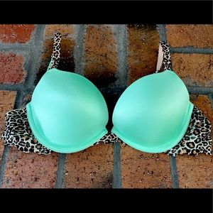 Push-up bra with underwire & cheetah mesh sides
